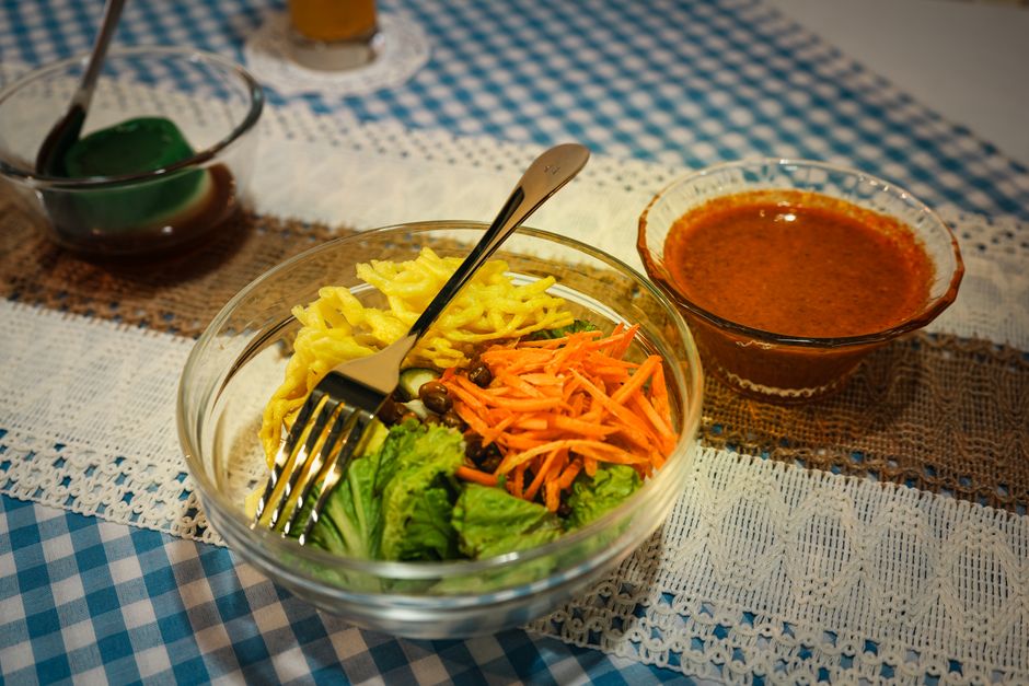 Making Sense of Food, Movement And Sleep As One System, One Step at a Time